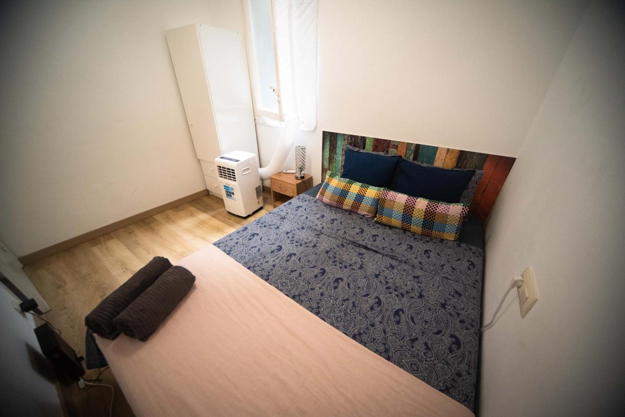 - Sils Hostal Barcelona